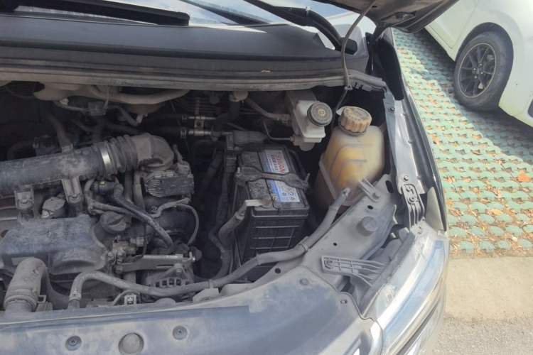 Used FORTHING Lingzhi 2020 M5 1.6L Practical Model Engine Bay Left