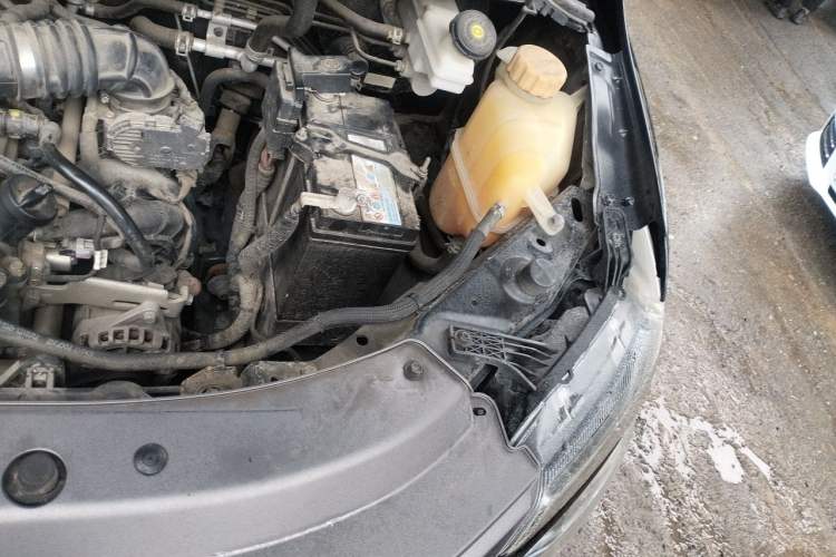 Used FORTHING Lingzhi 2020 M5L 1.6L Luxury 7-Seater Engine Bay Left