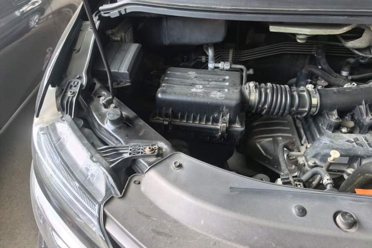Used FORTHING Lingzhi 2020 M5L 1.6L Luxury 7-Seater Engine Bay Right