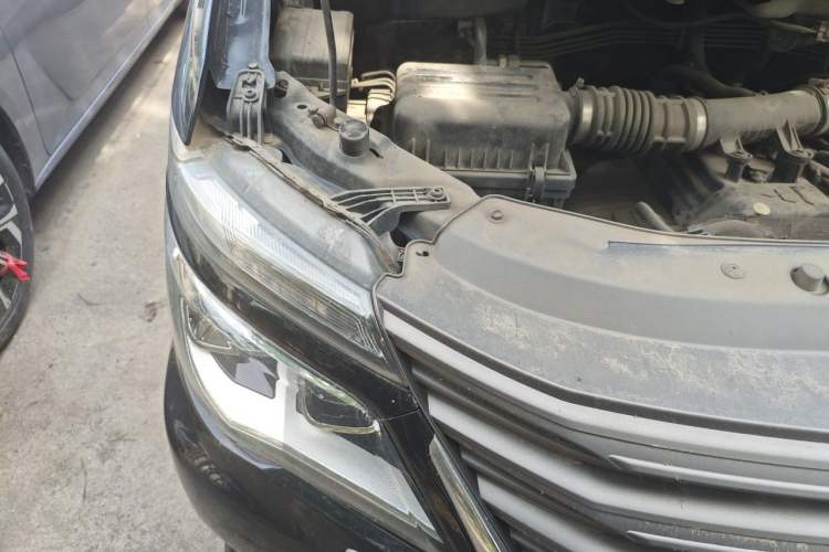 Used FORTHING Lingzhi 2020 M5L 1.6L Luxury 7-Seater Engine Bay Right
