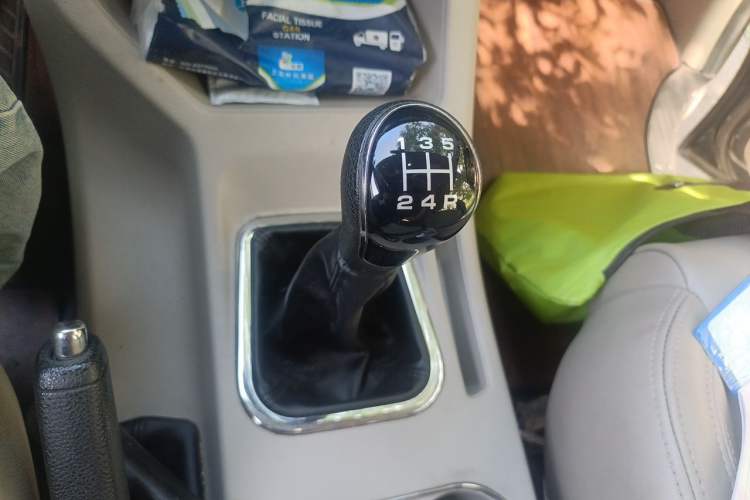 Used FORTHING Lingzhi 2020 M5L 1.6L Luxury 7-Seater Gear Lever