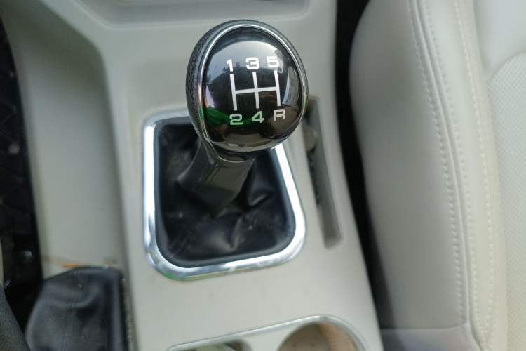 Used FORTHING Lingzhi 2020 M5L 1.6L Luxury 7-Seater Gear Lever