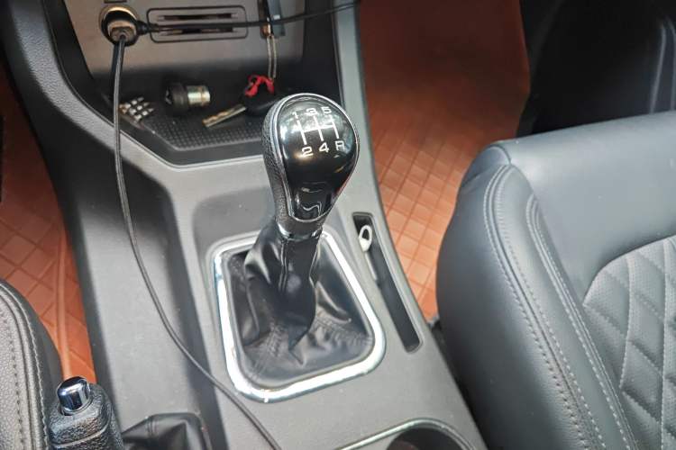 Used FORTHING Lingzhi 2020 M5L 1.6L Luxury 7-Seater Gear Lever