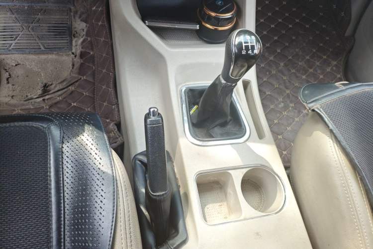 Used FORTHING Lingzhi 2020 M5L 1.6L Luxury 7-Seater Gear Lever