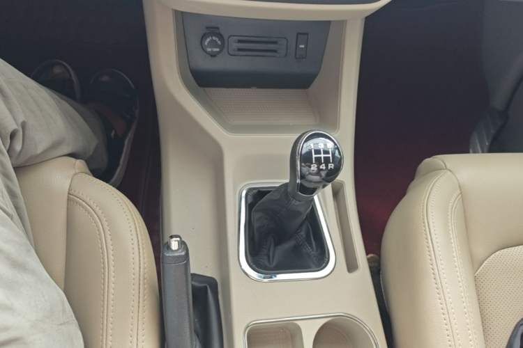Used FORTHING Lingzhi 2020 M5L 1.6L Luxury 7-Seater Gear Lever