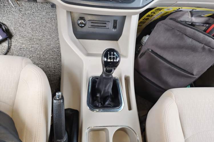 Used FORTHING Lingzhi 2020 M5L 1.6L Comfort Edition 7-Seater Gear Lever