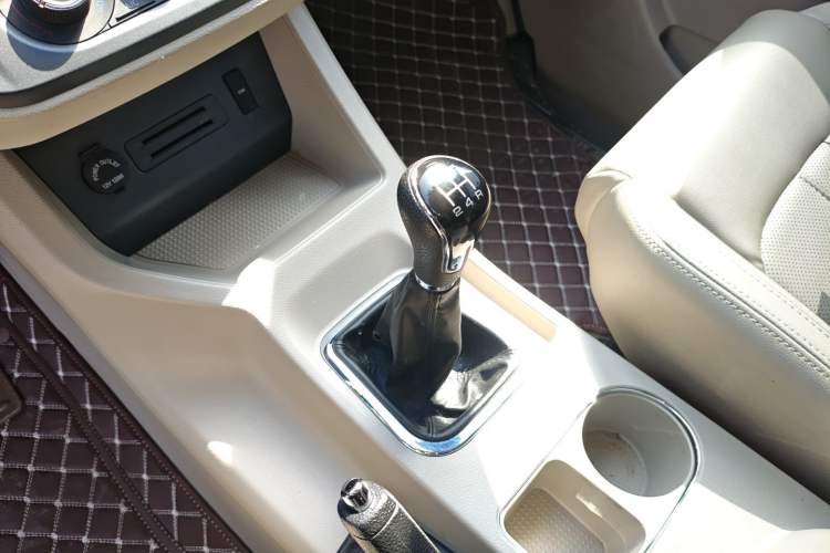 Used FORTHING Lingzhi 2020 M5L 1.6L Luxury 7-Seater Gear Lever