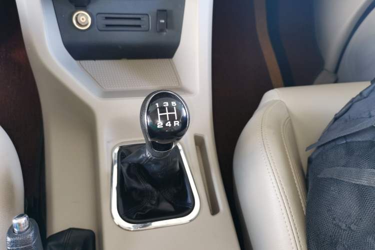 Used FORTHING Lingzhi 2020 M5L 1.6L Luxury 7-Seater Gear Lever