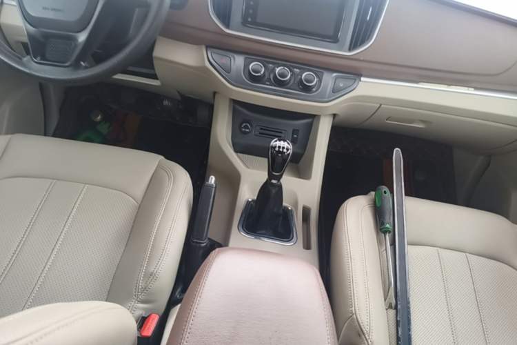 Used FORTHING Lingzhi 2020 M5L 1.6L Luxury 7-Seater Gear Lever