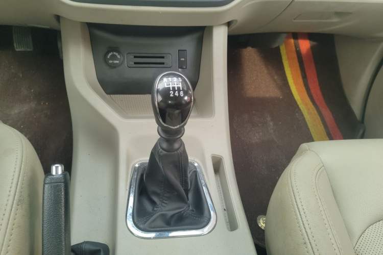 Used FORTHING Lingzhi 2020 M5L 2.0L Luxury 7-Seater Gear Lever