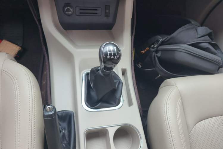 Used FORTHING Lingzhi 2020 M5L 1.6L Luxury 7-Seater Gear Lever