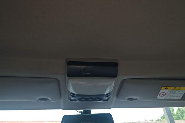 Used FORTHING Lingzhi 2020 M5L 1.6L Luxury 7-Seater Headliner