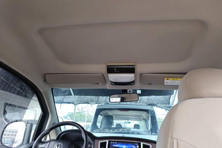 Used FORTHING Lingzhi 2020 M5L 1.6L Comfort Edition 7-Seater Headliner