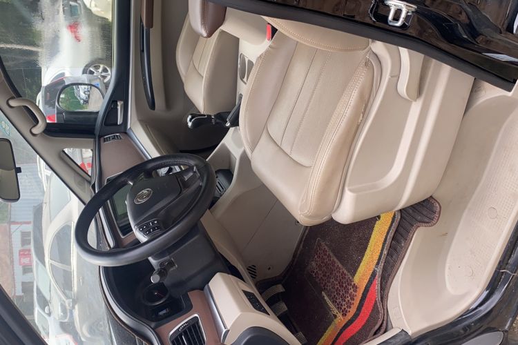 Used FORTHING Lingzhi 2020 M5L 1.6L Luxury 7-Seater Interior 1