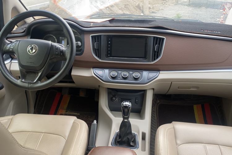 Used FORTHING Lingzhi 2020 M5L 1.6L Luxury 7-Seater Interior 2