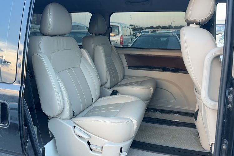 Used FORTHING Lingzhi 2020 M5L 2.0L Luxury 7-Seater Interior 2
