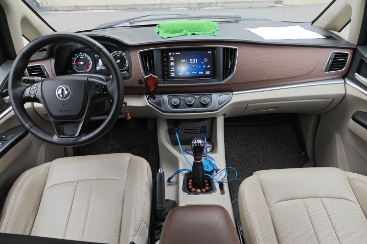 Used FORTHING Lingzhi 2020 M5L 1.6L Luxury 7-Seater Interior 2