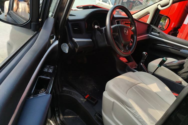 Used FORTHING Lingzhi 2020 M5L 1.6L Base Model 7 Seats Interior 3