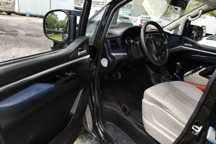 Used FORTHING Lingzhi 2020 M5L 1.6L Base Model 7 Seats Interior 3