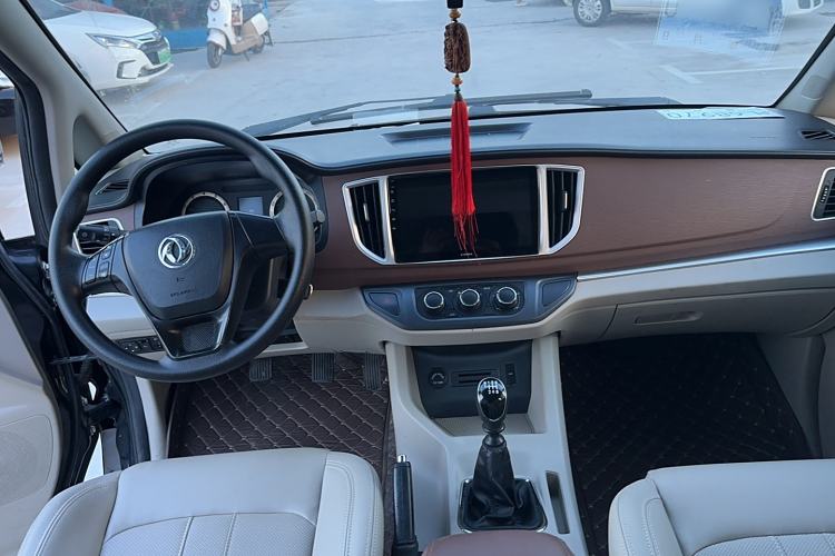 Used FORTHING Lingzhi 2020 M5L 2.0L Luxury 7-Seater Interior 3