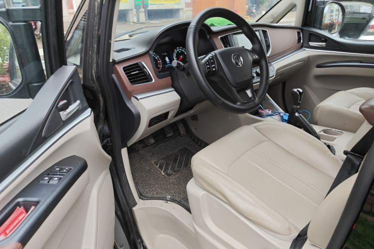 Used FORTHING Lingzhi 2020 M5L 1.6L Luxury 7-Seater Interior 3