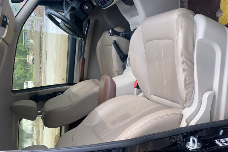 Used FORTHING Lingzhi 2020 M5L 1.6L Luxury 7-Seater Interior 4
