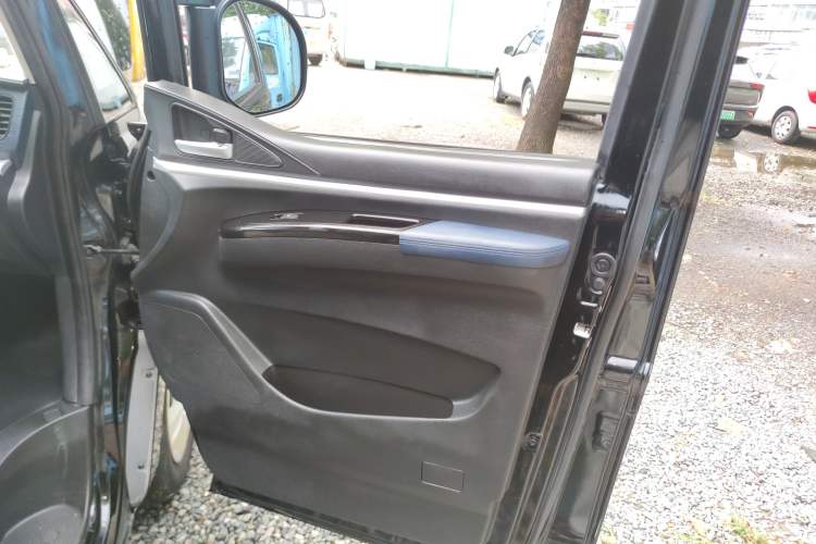 Used FORTHING Lingzhi 2020 M5L 1.6L Base Model 7 Seats Interior 5