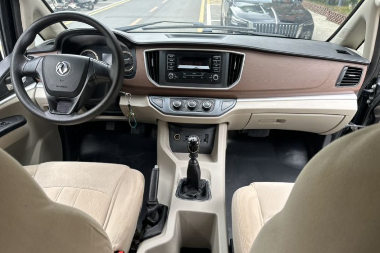 Used FORTHING Lingzhi 2020 M5L 2.0L Base Model 7 Seats Interior 9