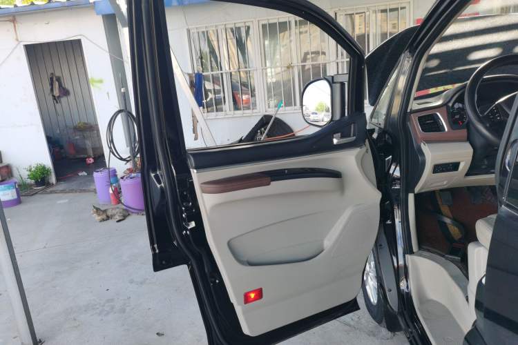 Used FORTHING Lingzhi 2020 M5L 1.6L Luxury 7-Seater Left Front Door Interior