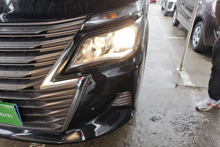 Used FORTHING Lingzhi 2020 M5L 1.6L Comfort Edition 7-Seater Left Front Headlight