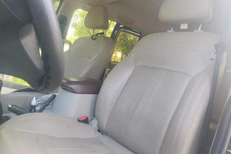 Used FORTHING Lingzhi 2020 M5L 1.6L Luxury 7-Seater Left Front Seat