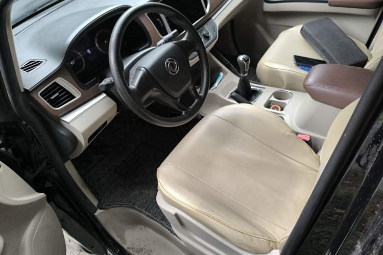 Used FORTHING Lingzhi 2020 M5L 1.6L Comfort Edition 9 Seats Left Front Seat