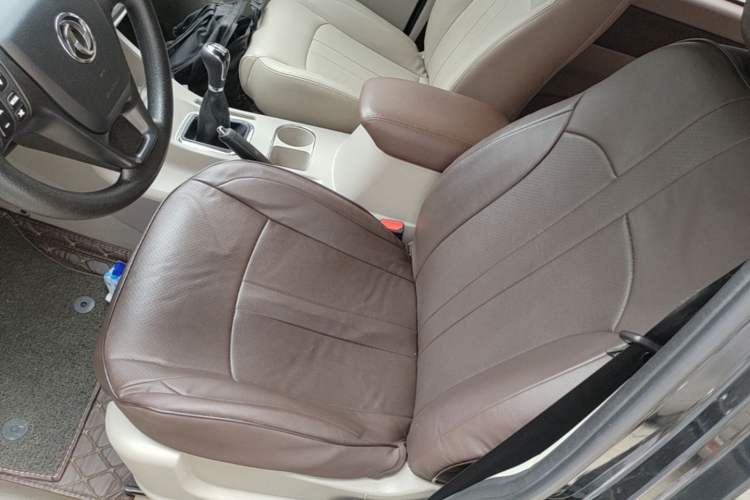 Used FORTHING Lingzhi 2020 M5L 1.6L Luxury 7-Seater Left Front Seat