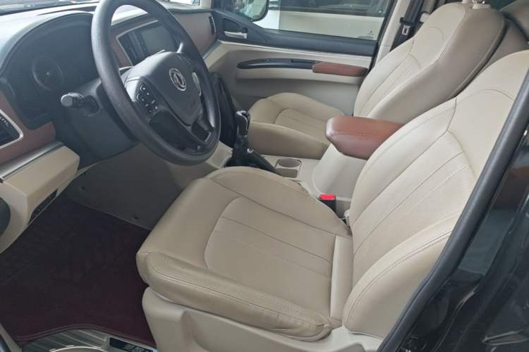 Used FORTHING Lingzhi 2020 M5L 1.6L Luxury 7-Seater Left Front Seat