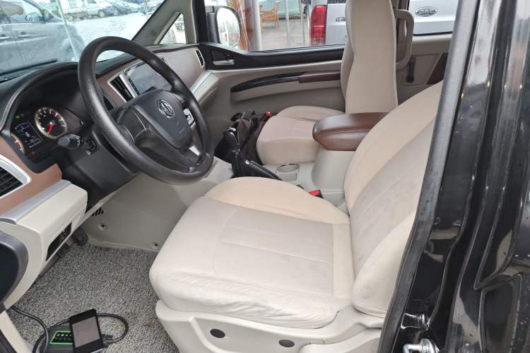 Used FORTHING Lingzhi 2020 M5L 1.6L Comfort Edition 7-Seater Left Front Seat