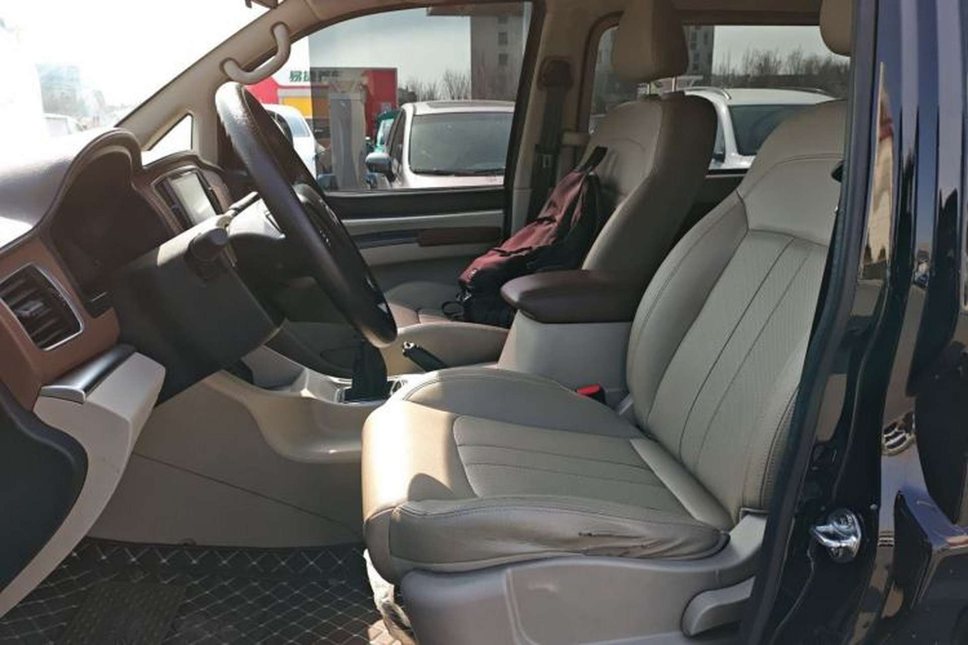 Used FORTHING Lingzhi 2020 M5L 1.6L Luxury 7-Seater Left Front Seat