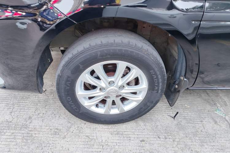 Used FORTHING Lingzhi 2020 M5L 1.6L Luxury 7-Seater Left Front Wheel Hub