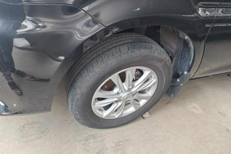 Used FORTHING Lingzhi 2020 M5L 1.6L Luxury 7-Seater Left Front Wheel Hub