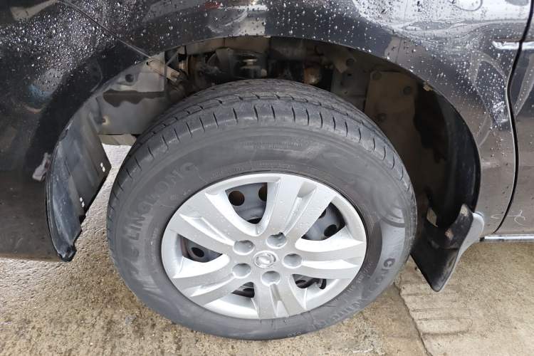 Used FORTHING Lingzhi 2020 M5L 1.6L Comfort Edition 7-Seater Left Front Wheel Hub