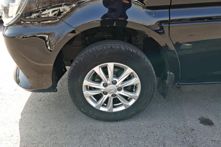 Used FORTHING Lingzhi 2020 M5L 1.6L Luxury 7-Seater Left Front Wheel Hub