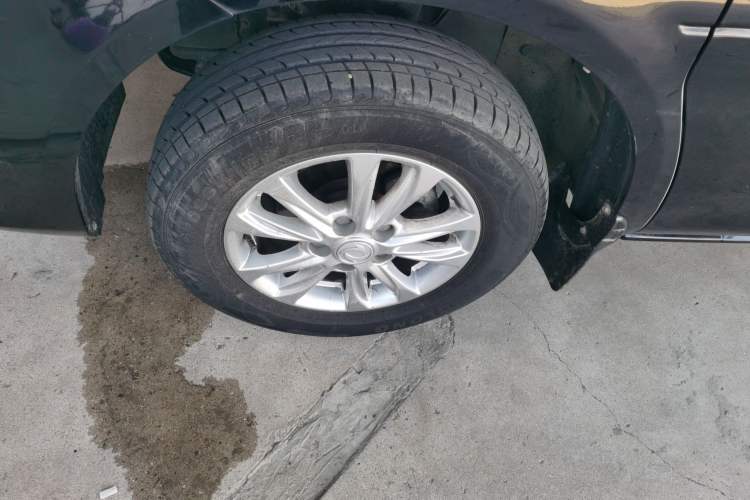 Used FORTHING Lingzhi 2020 M5L 1.6L Luxury 7-Seater Left Front Wheel Hub