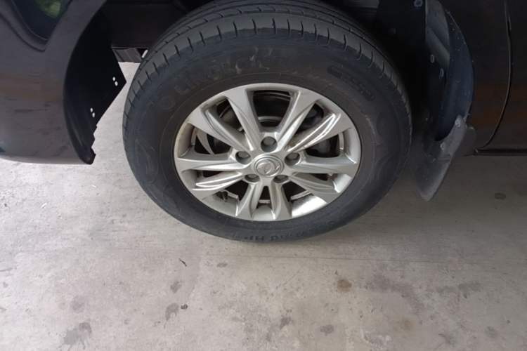 Used FORTHING Lingzhi 2020 M5L 1.6L Luxury 7-Seater Left Front Wheel Hub