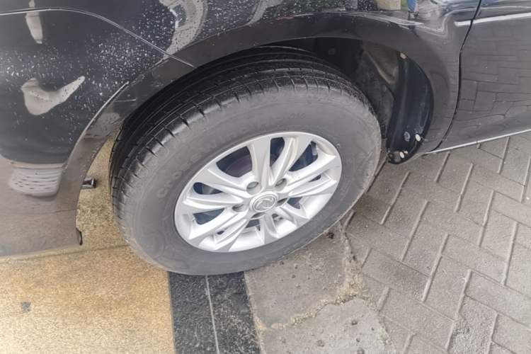 Used FORTHING Lingzhi 2020 M5L 1.6L Luxury 7-Seater Left Front Wheel Hub