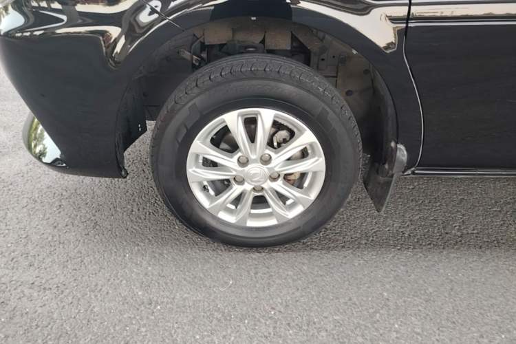 Used FORTHING Lingzhi 2020 M5L 1.6L Luxury 7-Seater Left Front Wheel Hub