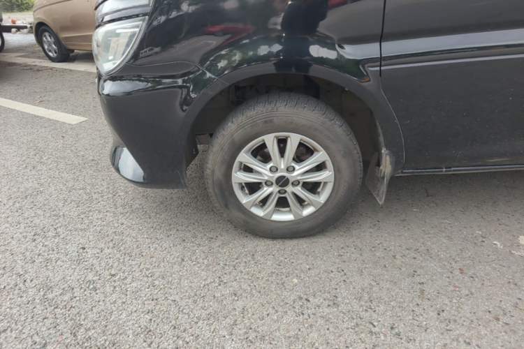Used FORTHING Lingzhi 2020 M5L 1.6L Luxury 7-Seater Left Front Wheel Hub