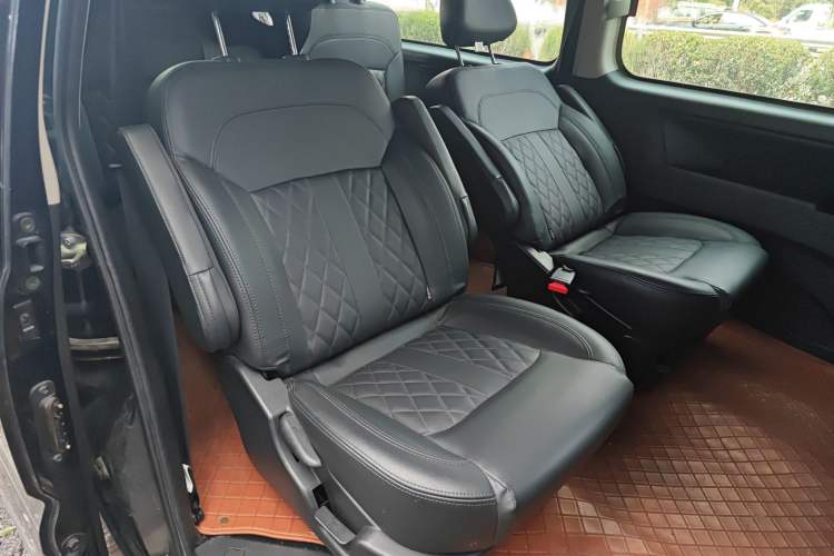 Used FORTHING Lingzhi 2020 M5L 1.6L Luxury 7-Seater Left Rear Seat