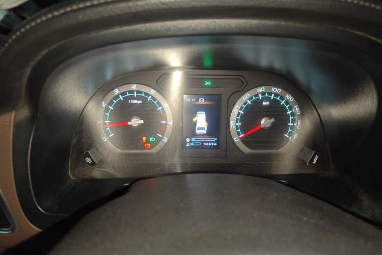 Used FORTHING Lingzhi 2020 M5L 1.6L Base Model 7 Seats Odometer Close Up