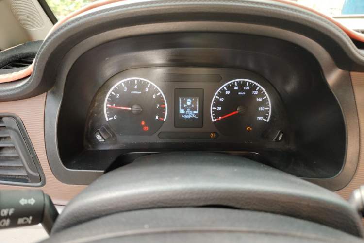 Used FORTHING Lingzhi 2020 M5L 1.6L Base Model 7 Seats Odometer Close Up