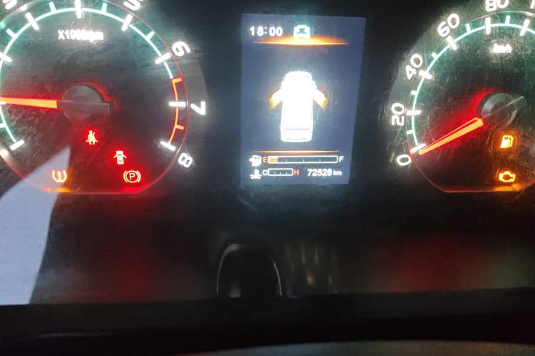 Used FORTHING Lingzhi 2020 M5L 1.6L Luxury 7-Seater Odometer Close Up