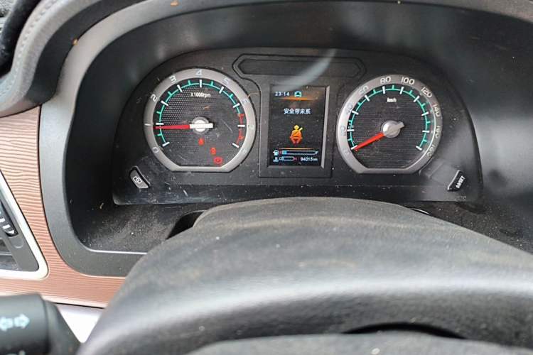 Used FORTHING Lingzhi 2020 M5L 1.6L Luxury 7-Seater Odometer Close Up